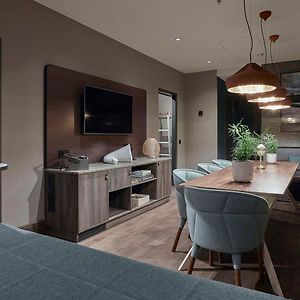 Master King Suite City View